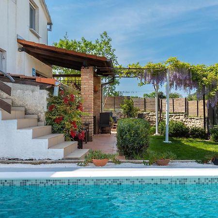Apartment Adriana On Peaceful Location With Pool Pula Exterior foto