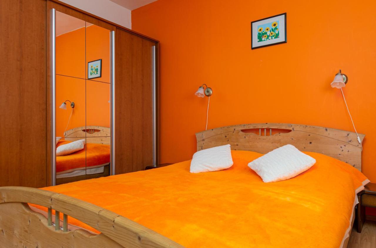 Apartment Adriana On Peaceful Location With Pool Pula Exterior foto