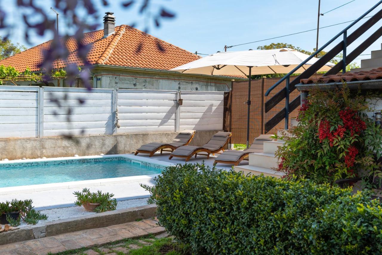 Apartment Adriana On Peaceful Location With Pool Pula Exterior foto