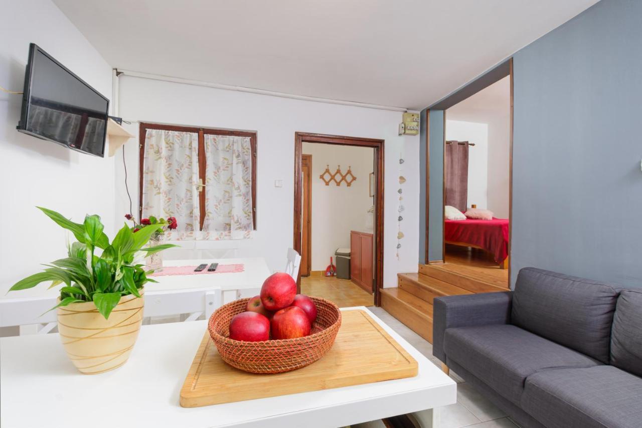 Apartment Adriana On Peaceful Location With Pool Pula Exterior foto