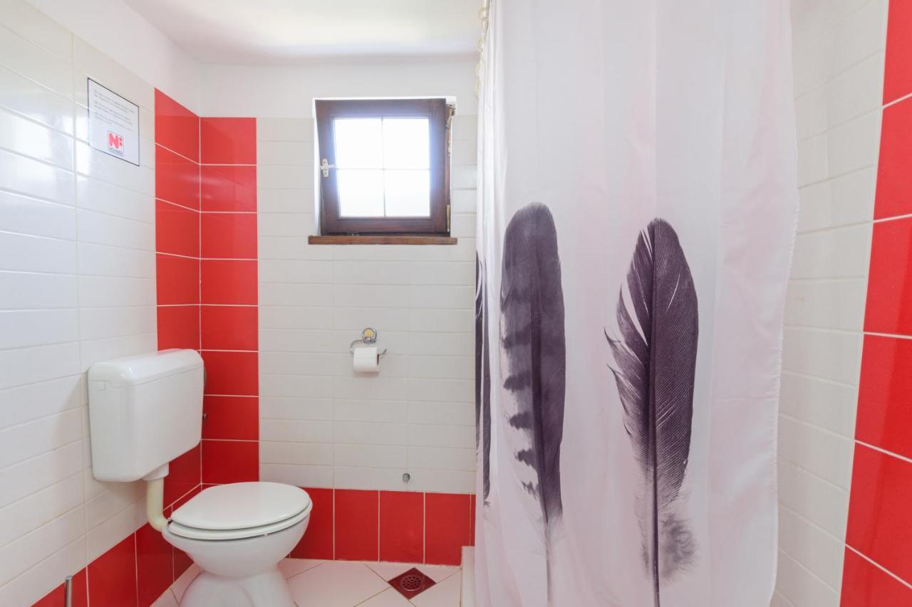 Apartment Adriana On Peaceful Location With Pool Pula Exterior foto
