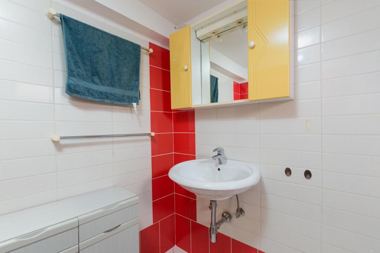 Apartment Adriana On Peaceful Location With Pool Pula Exterior foto