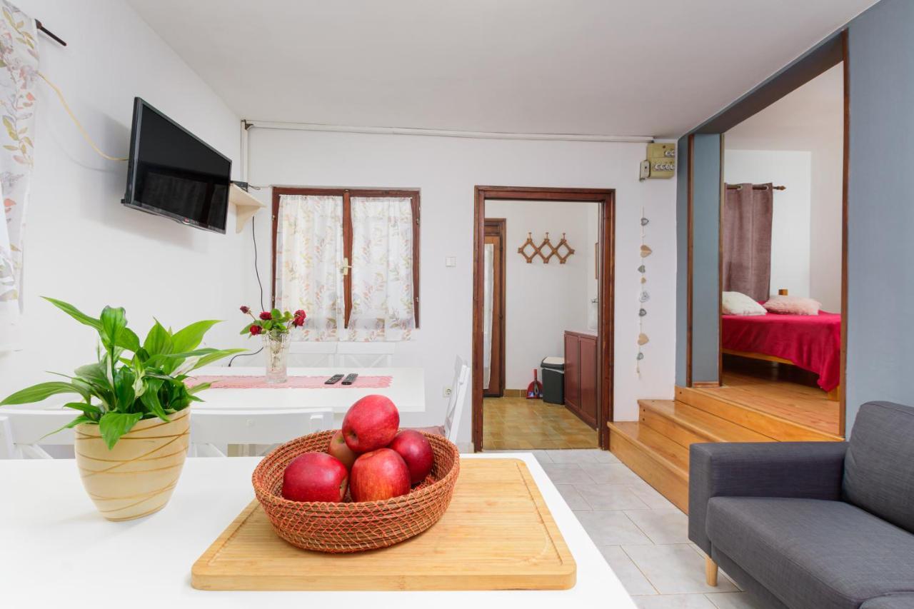 Apartment Adriana On Peaceful Location With Pool Pula Exterior foto