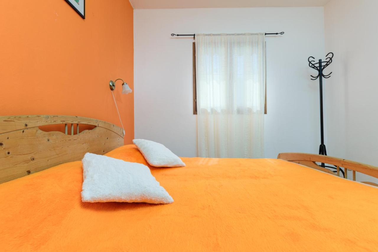 Apartment Adriana On Peaceful Location With Pool Pula Exterior foto