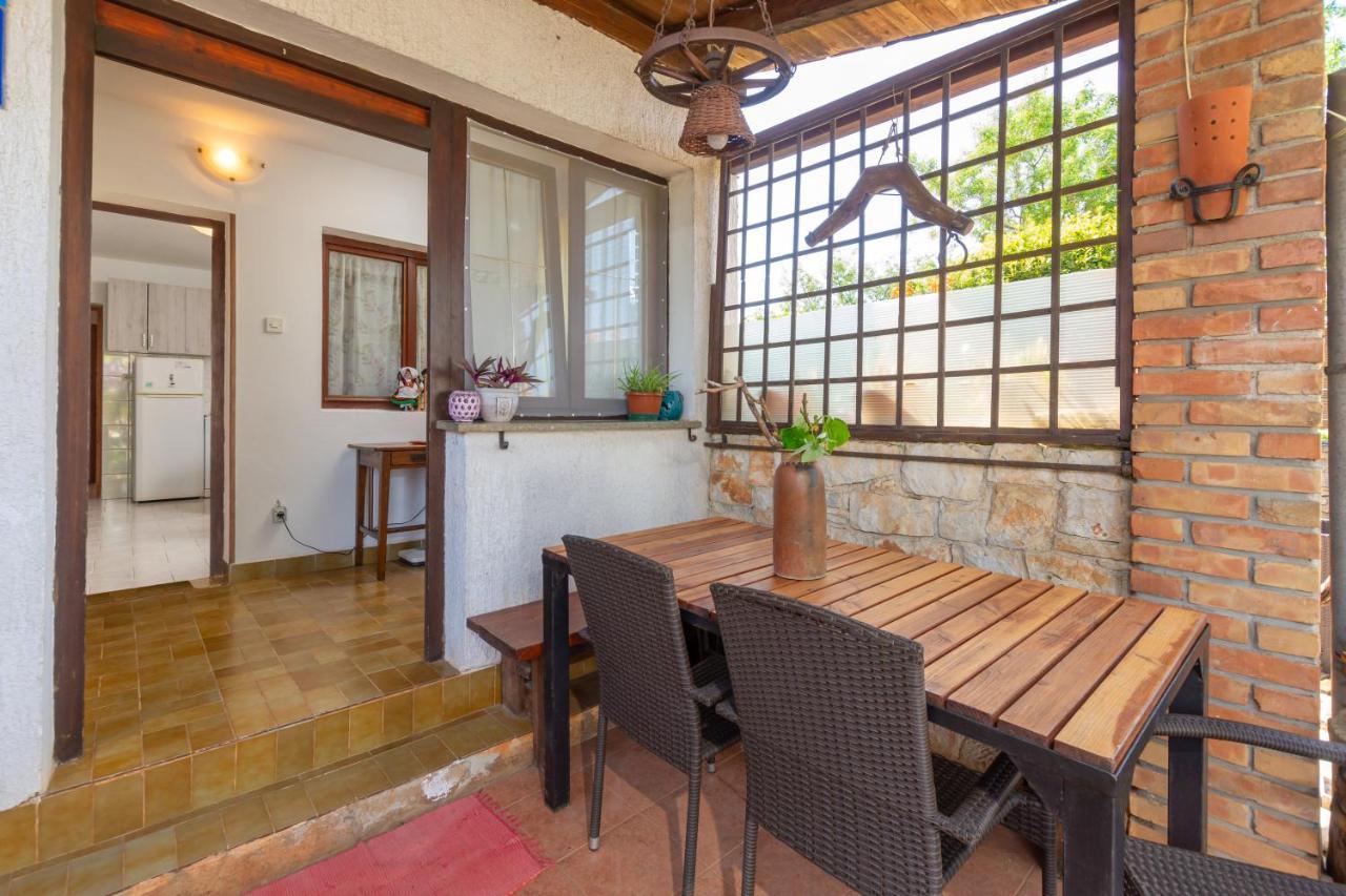 Apartment Adriana On Peaceful Location With Pool Pula Exterior foto