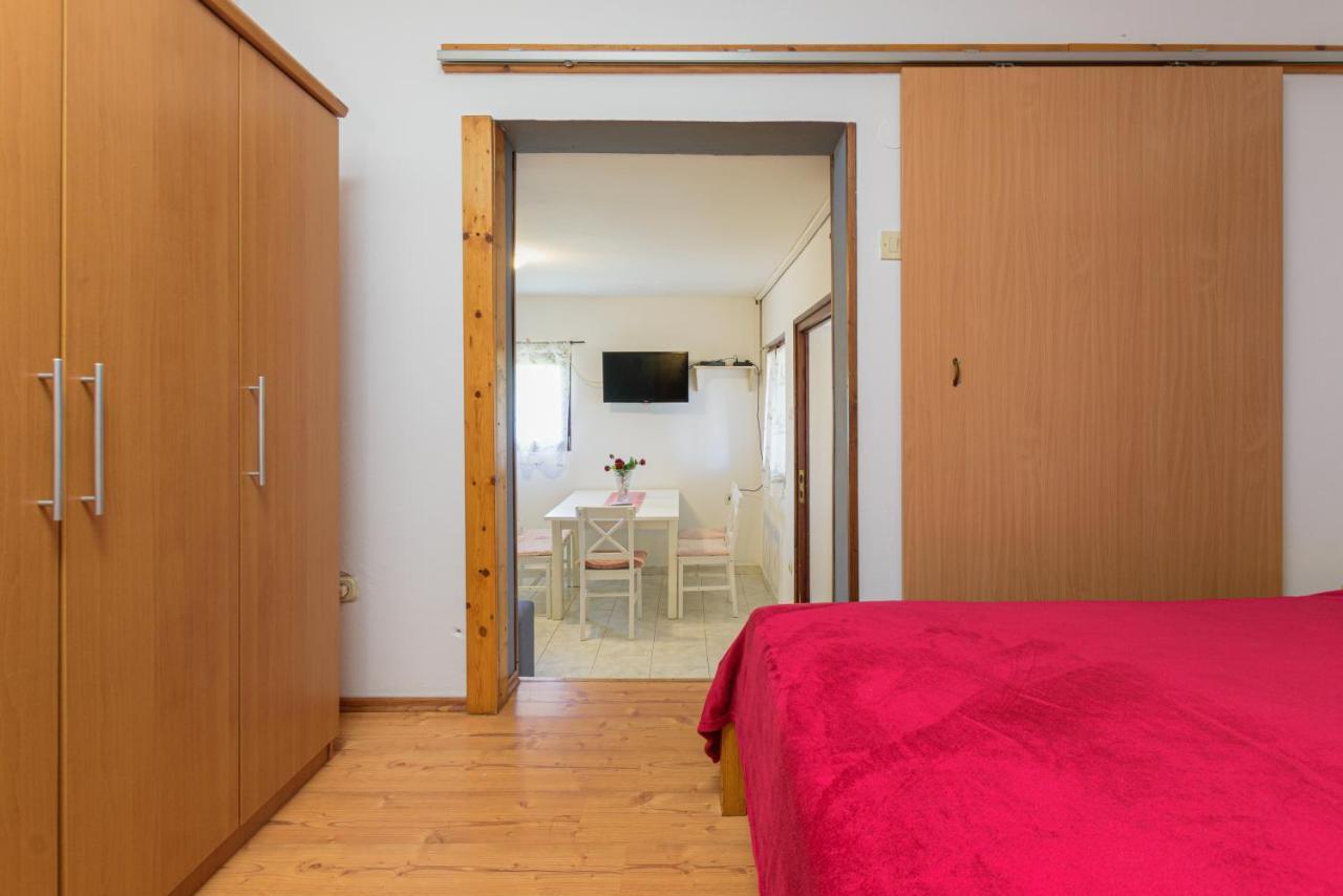 Apartment Adriana On Peaceful Location With Pool Pula Exterior foto